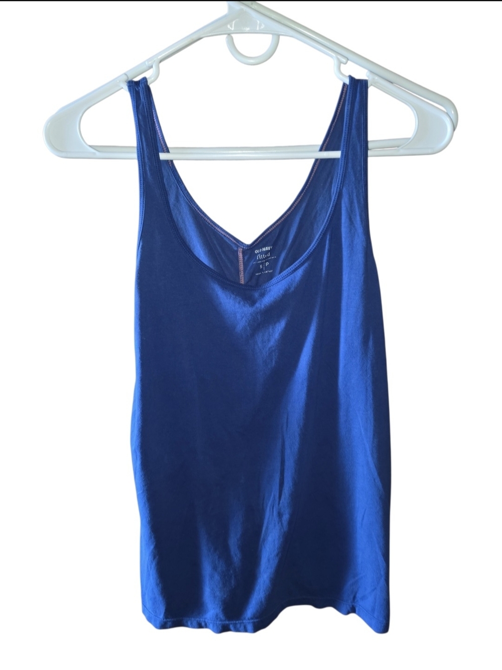 4/8/174. Old Navy Womens Tank Top(PRICE IS FIRM IF YOUR JUST BUYING THIS ITEM)